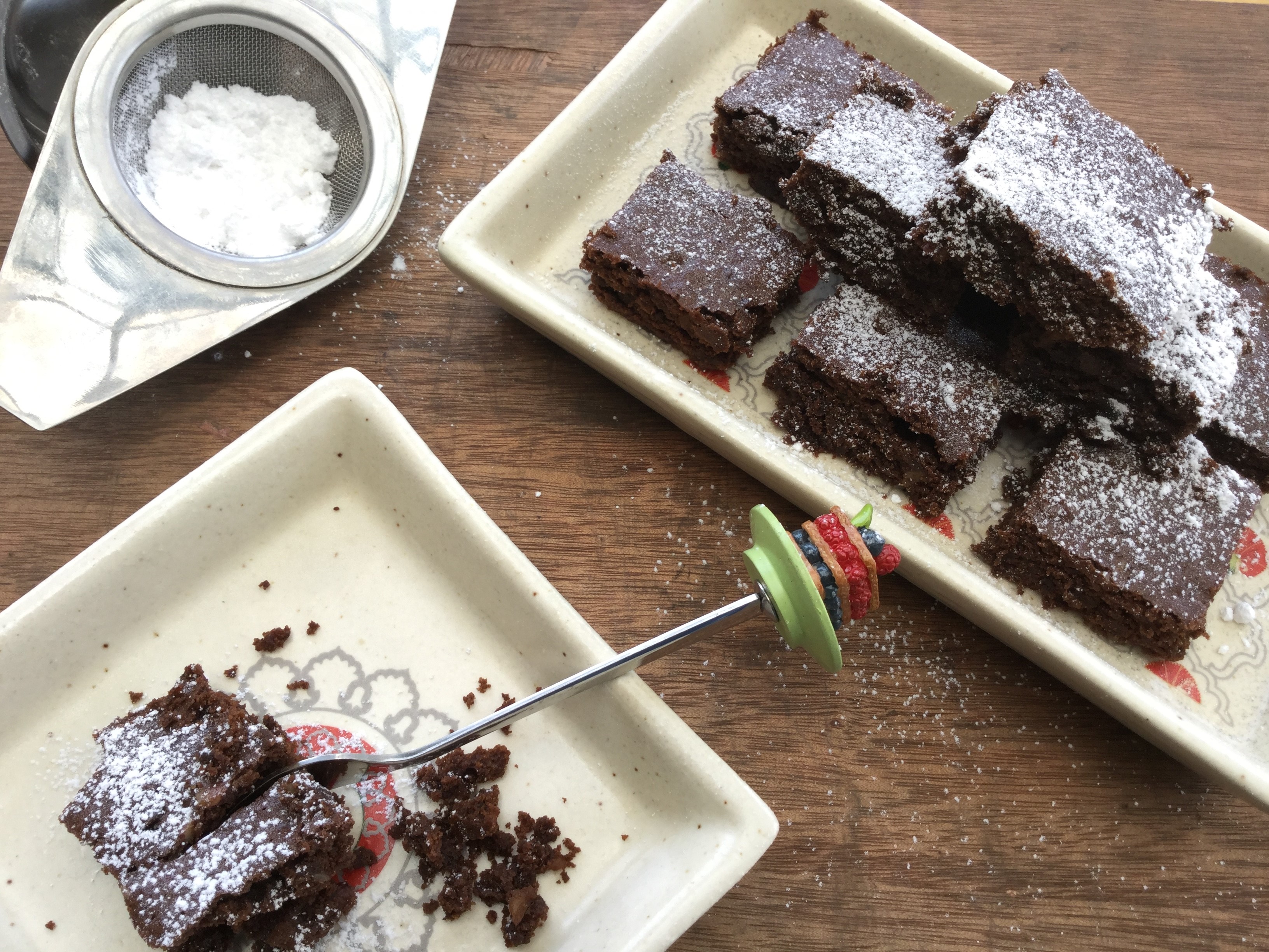 Chocolate and pecan brownies with millet flour