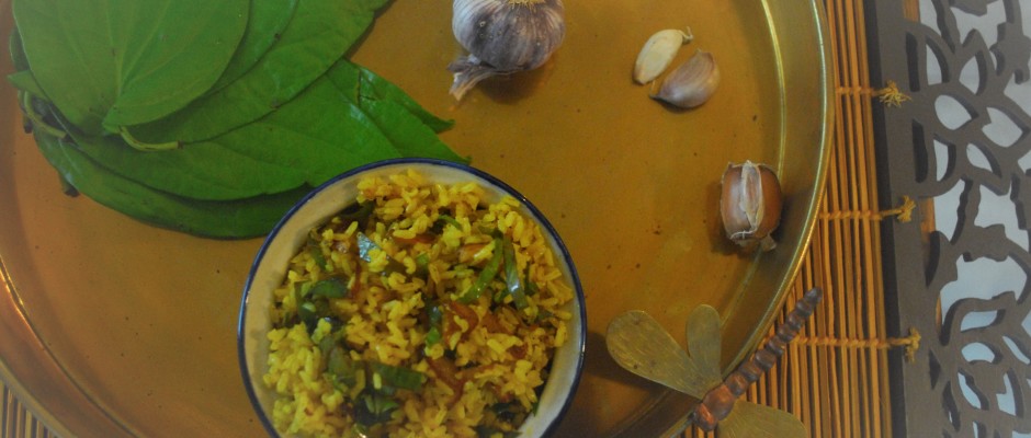 Vetrilai poondu saadham (Betel leaf and garlic rice)